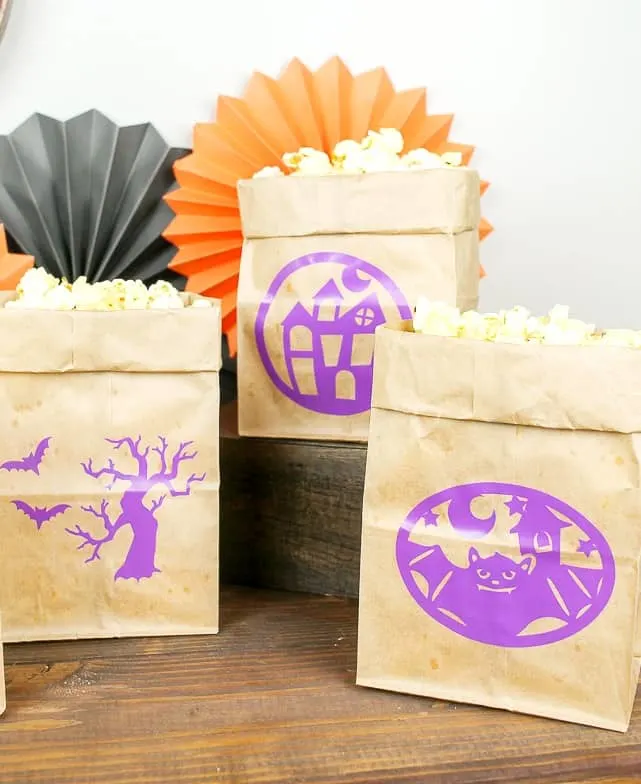 how to make Halloween popcorn bags with cricut vinyl
