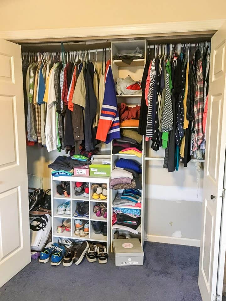 Inspiration to makeover your outdated closet in just a quick afternoon!